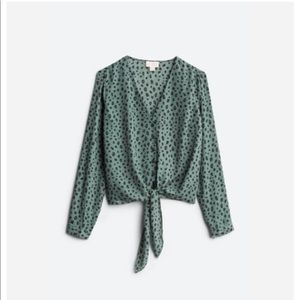 VIXBE tied front blouse NWOT